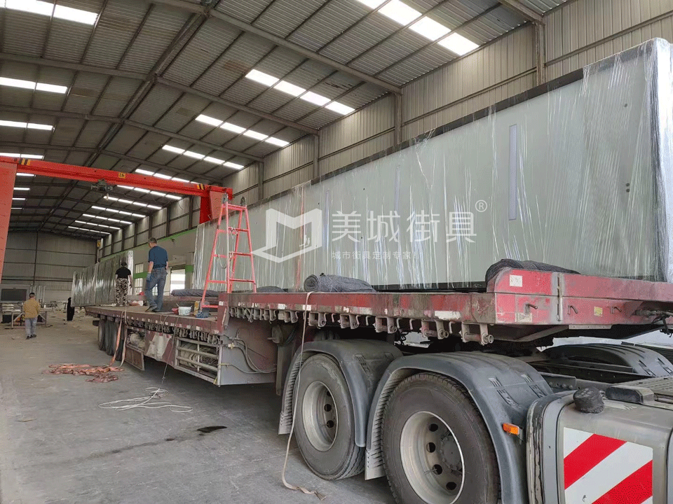 2022.9.21美城街具供應(yīng)蘇州公交車(chē)候車(chē)亭發(fā)貨現(xiàn)場(chǎng)